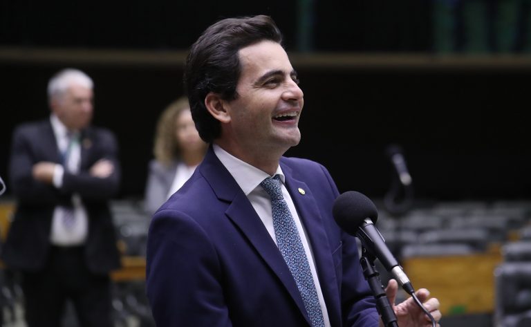 Discussão e votação de propostas no parlamento