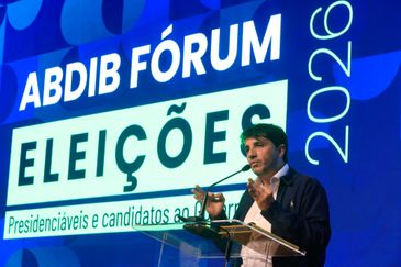 Renan Santos participa do evento da Abdib em São Paulo.