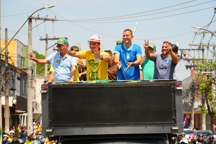 São Gonçalo (RJ), 10/10/2026 - Candidato à presidência do Brasil, Flávio Bolsonaro, durante ato em São Gonçalo