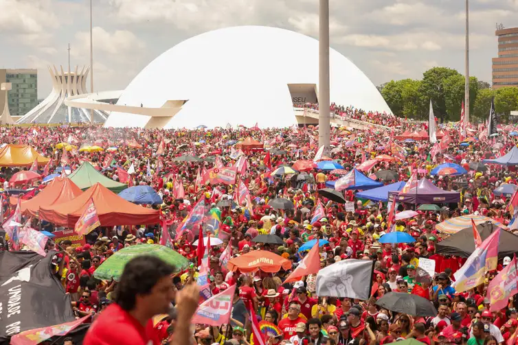 Ato em apoio à reeleição do presidente Luiz Inácio Lula da Silva na Esplanada dos Ministérios em Brasília